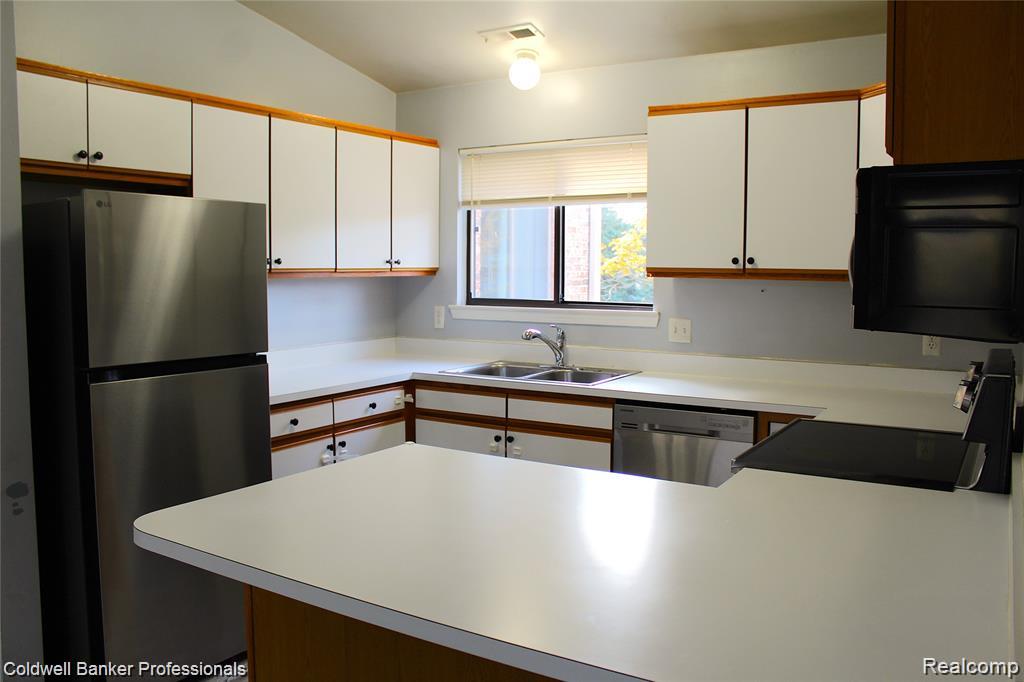 42540 Lilley Pointe Drive, Canton, MI 48187 — Photo 6