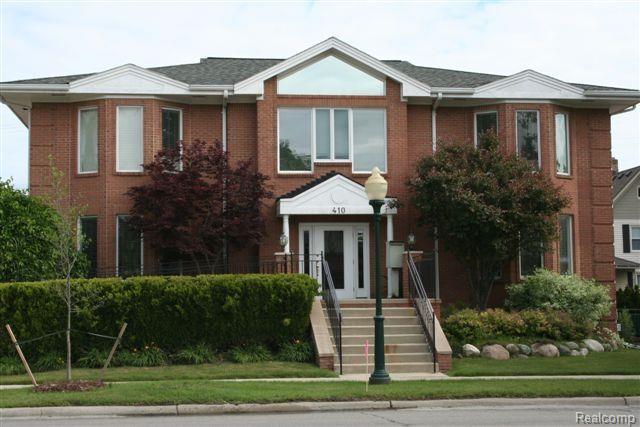 410 W UNIVERSITY Drive, Rochester, MI 48307 — front exterior