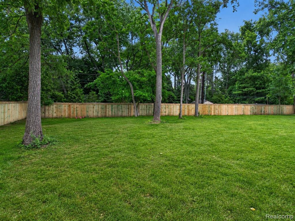 31130 Lahser, Beverly Hills, MI 48025 — Photo 47