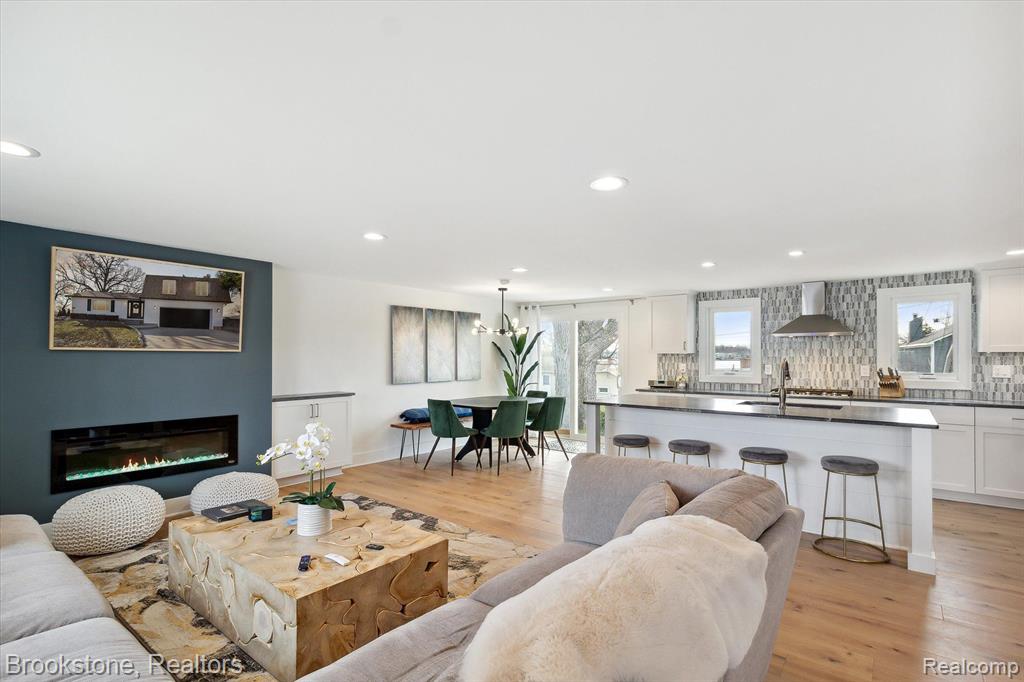633 DETROIT Avenue, Lake Orion, MI 48362 — Photo 5