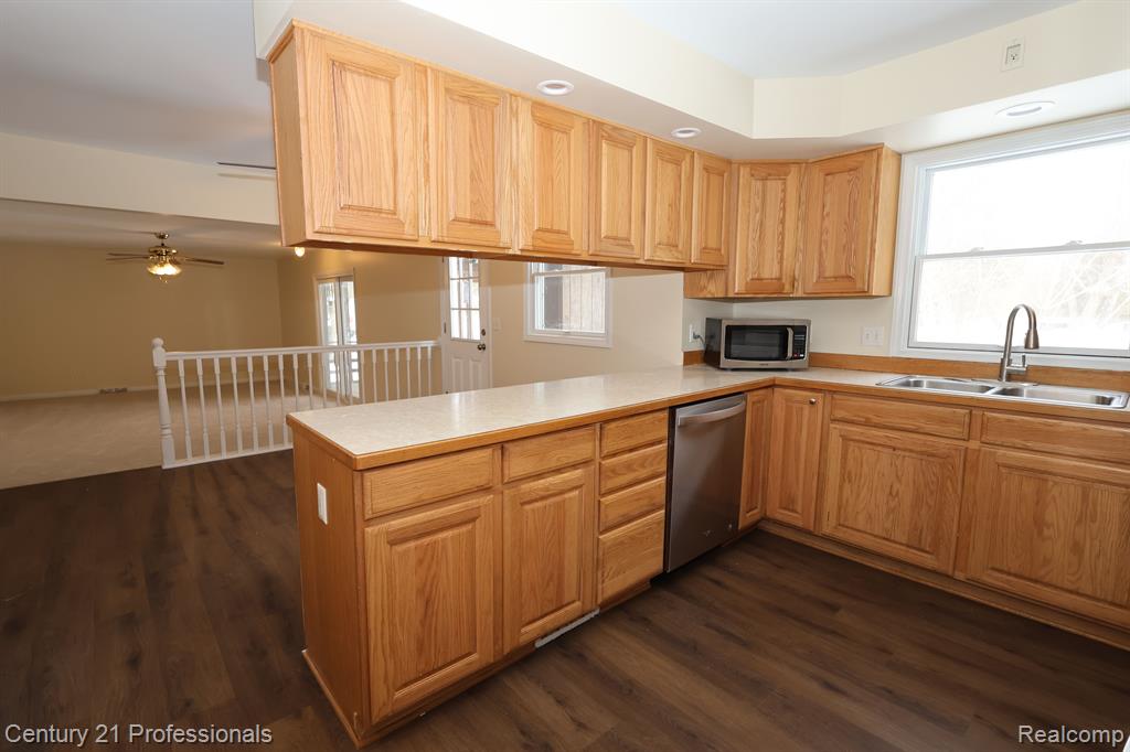 6481 WINANS LAKE Road, Brighton, MI 48116 — Photo 6