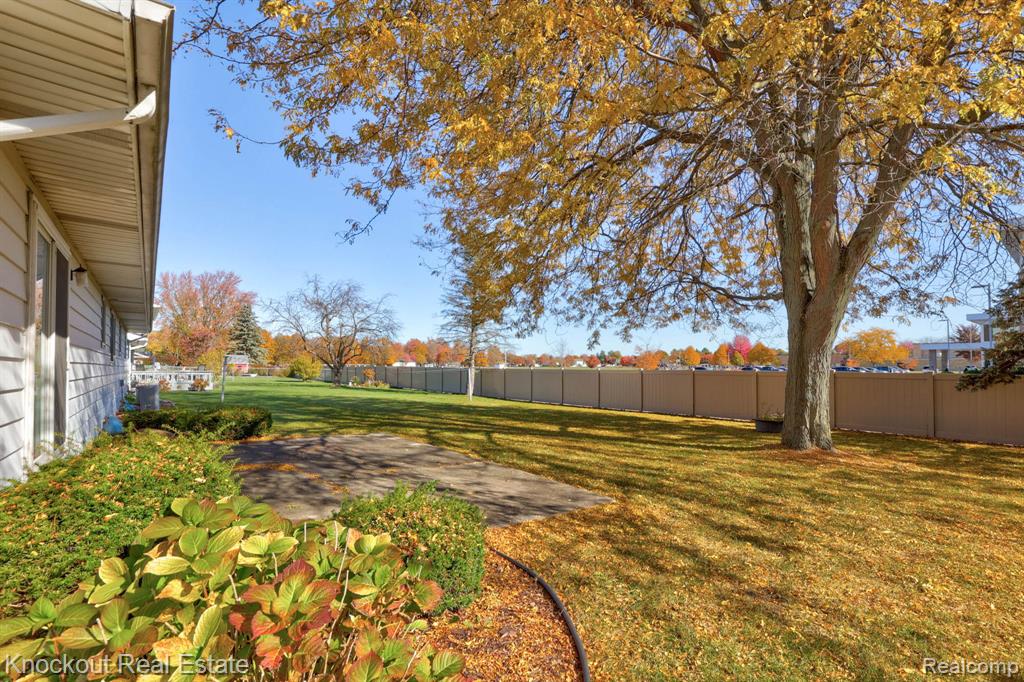 409 FRANCONIAN Drive E, Frankenmuth, MI 48734 — Photo 35