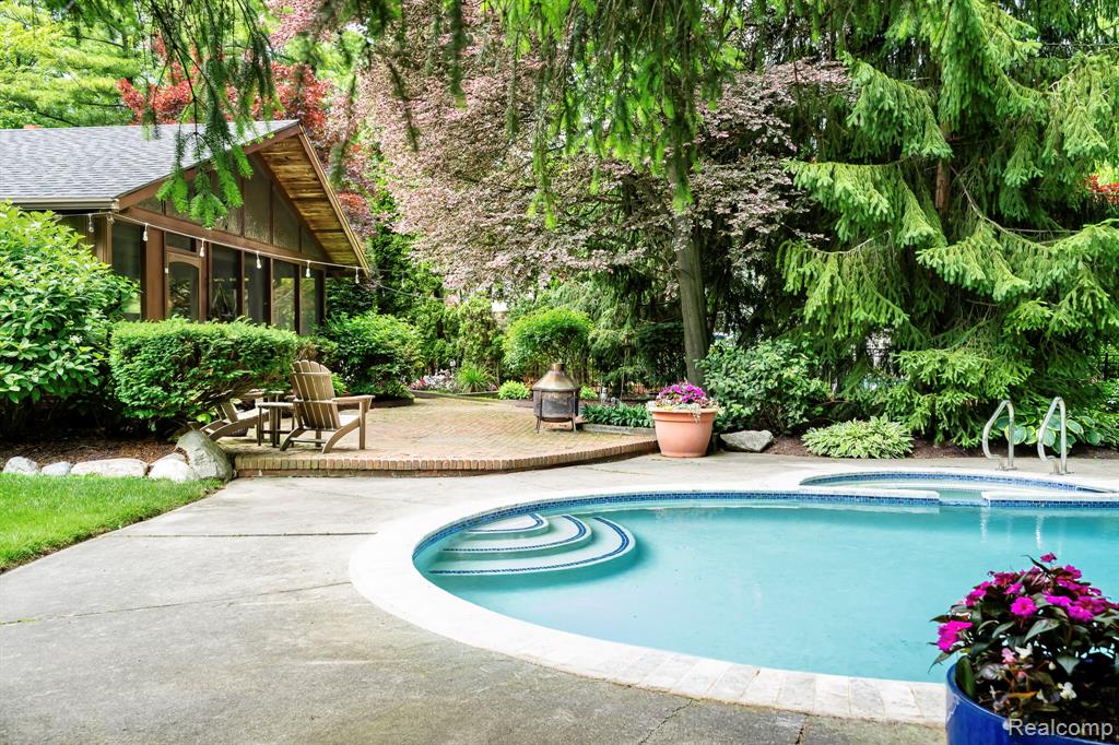 4269 N Willoway Estates Court, Bloomfield Hills, MI 48302 — Photo 17