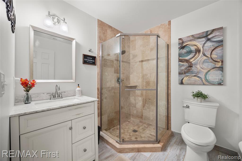915 Country Club Drive, 32, Saint Clair Shores, MI 48082 — Photo 18