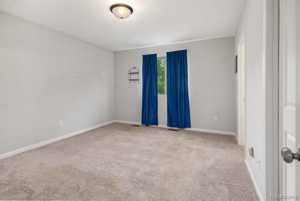 4686 Downing Drive, Pinckney, MI 48169 — Photo 15