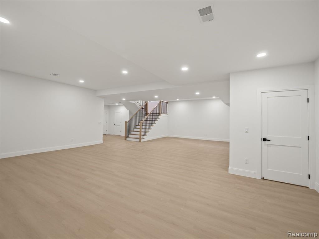 706 W HOUSTONIA Avenue, Royal Oak, MI 48073 — Photo 28