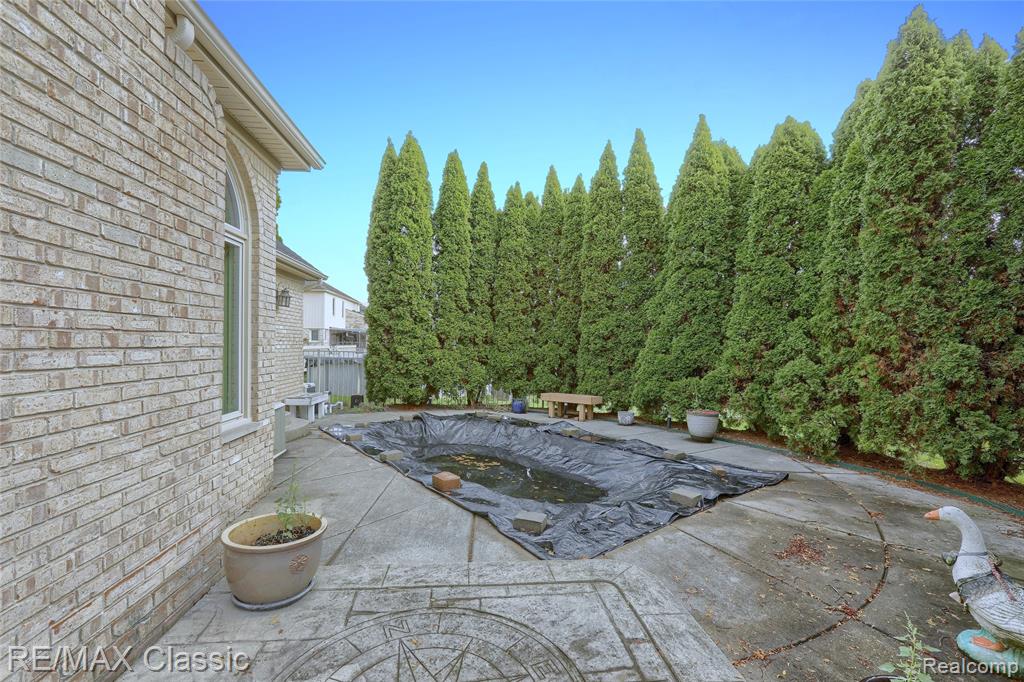 43274 Hillsboro Drive, Clinton Twp, MI 48038 — Photo 37