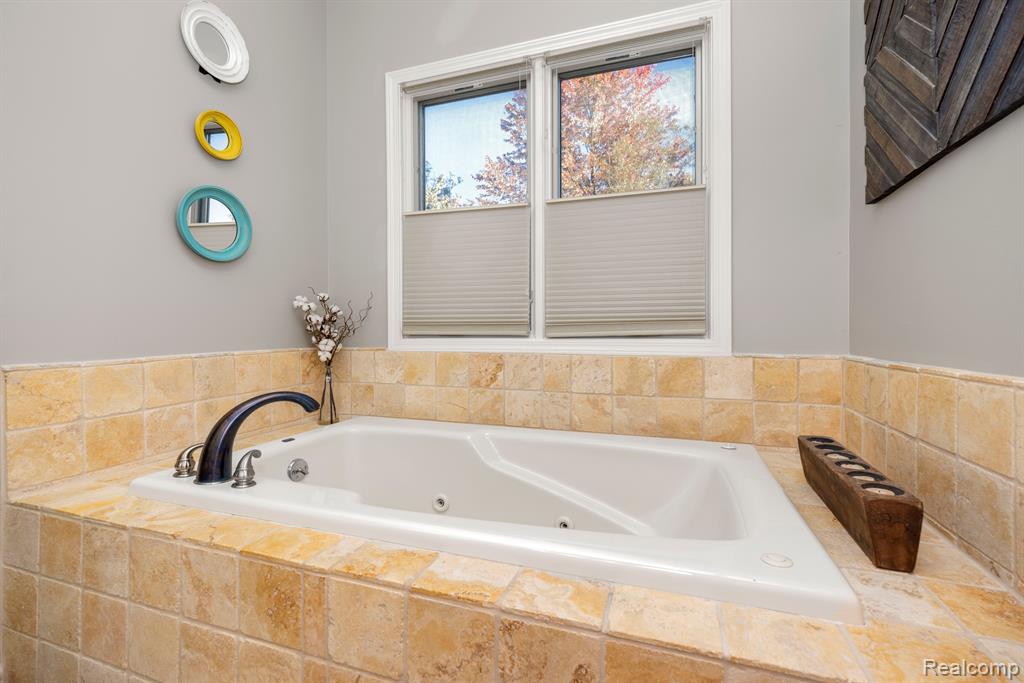 4275 CREEDMORE Street, Commerce Twp, MI 48382 — Photo 15