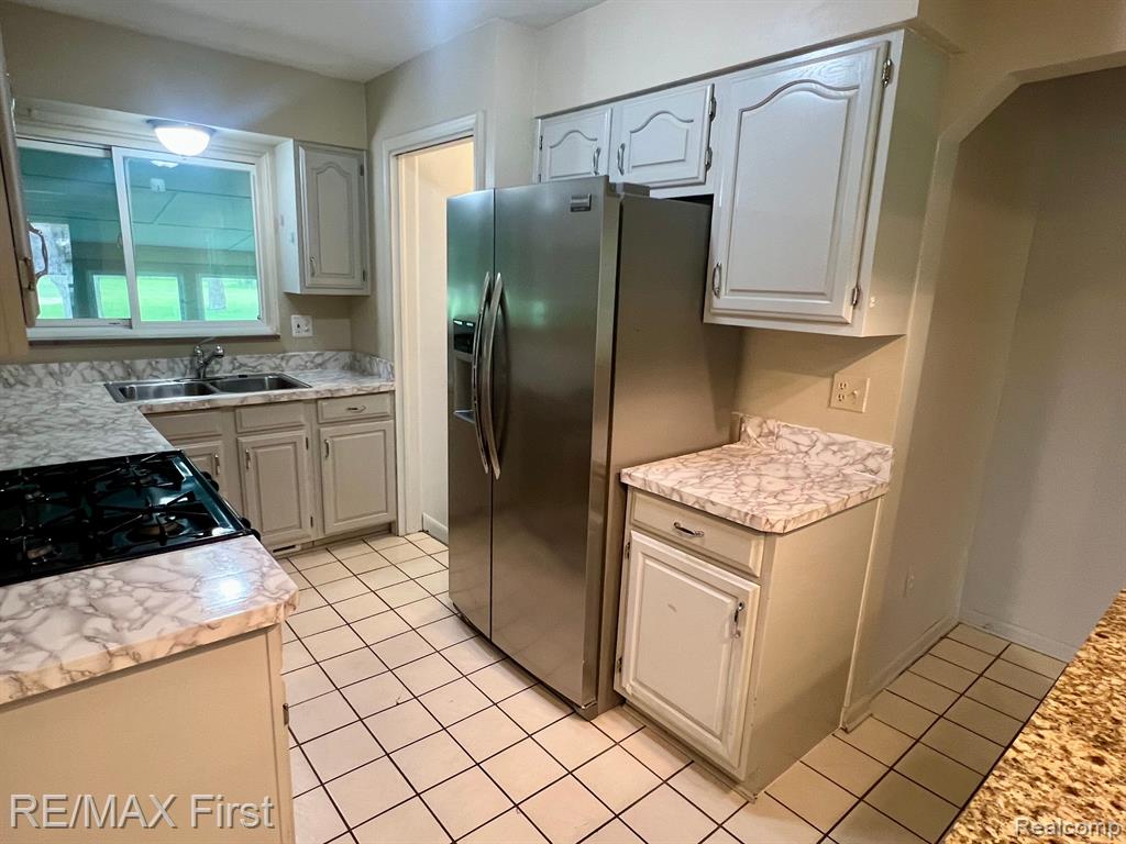 5721 WRIGHT Drive, Troy, MI 48098 — Photo 12