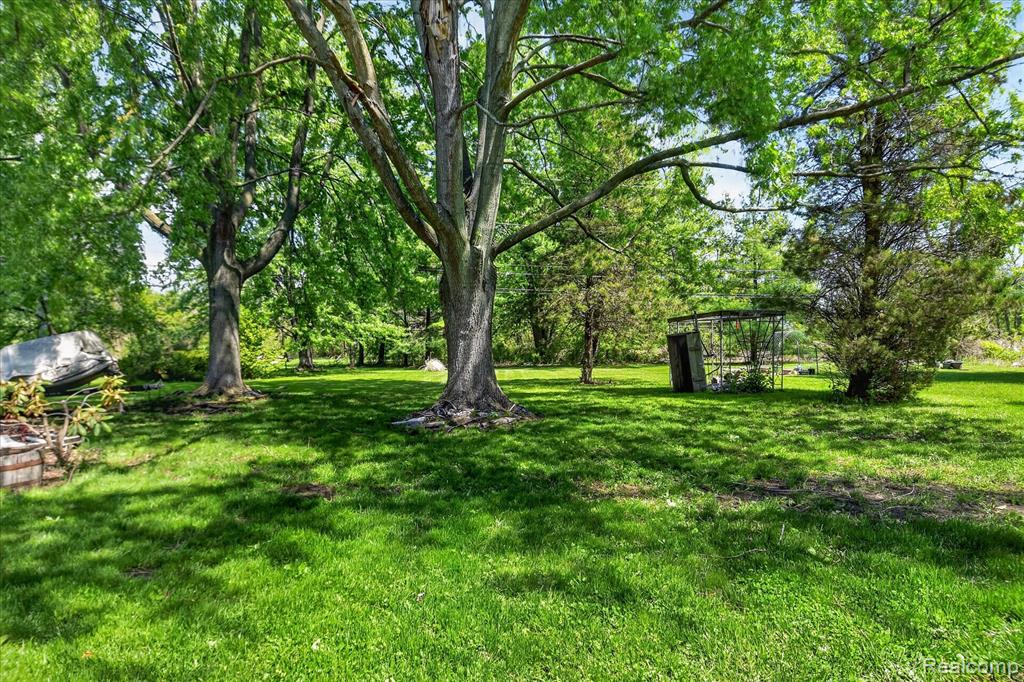 3660 Keewahdin Road, Fort Gratiot, MI 48059 — Photo 38