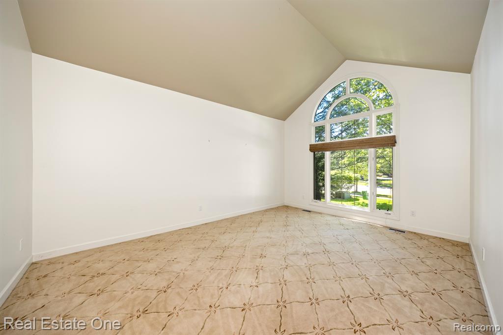 6745 CHARING Crossing, West Bloomfield, MI — Photo 31