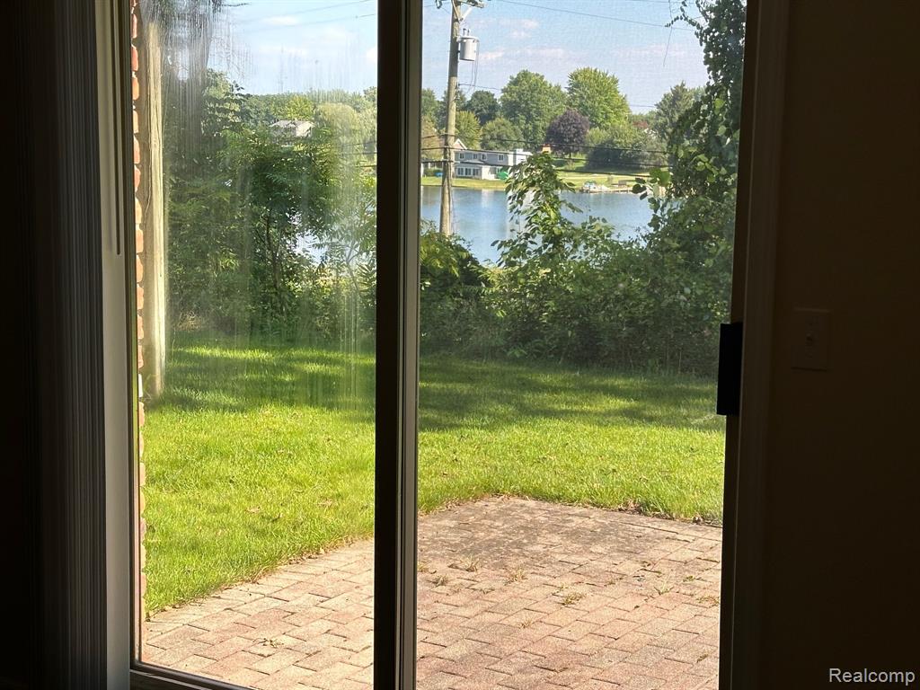 6763 BERRY POINTE Drive, Clarkston, MI 48348 — Photo 39
