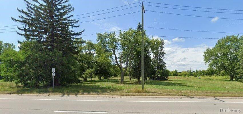 6422 WESTSIDE SAGINAW Road, Bay City, MI 48706 — front exterior
