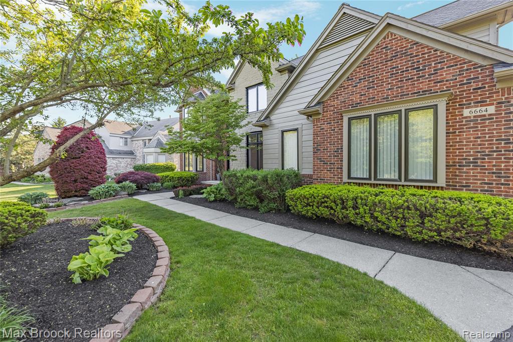 6664 Apple Blossom Trail, West Bloomfield, MI — Photo 4