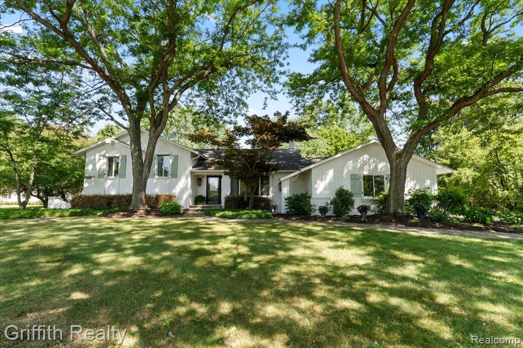 6531 Catalpa Drive, Brighton, MI 48116 — front exterior