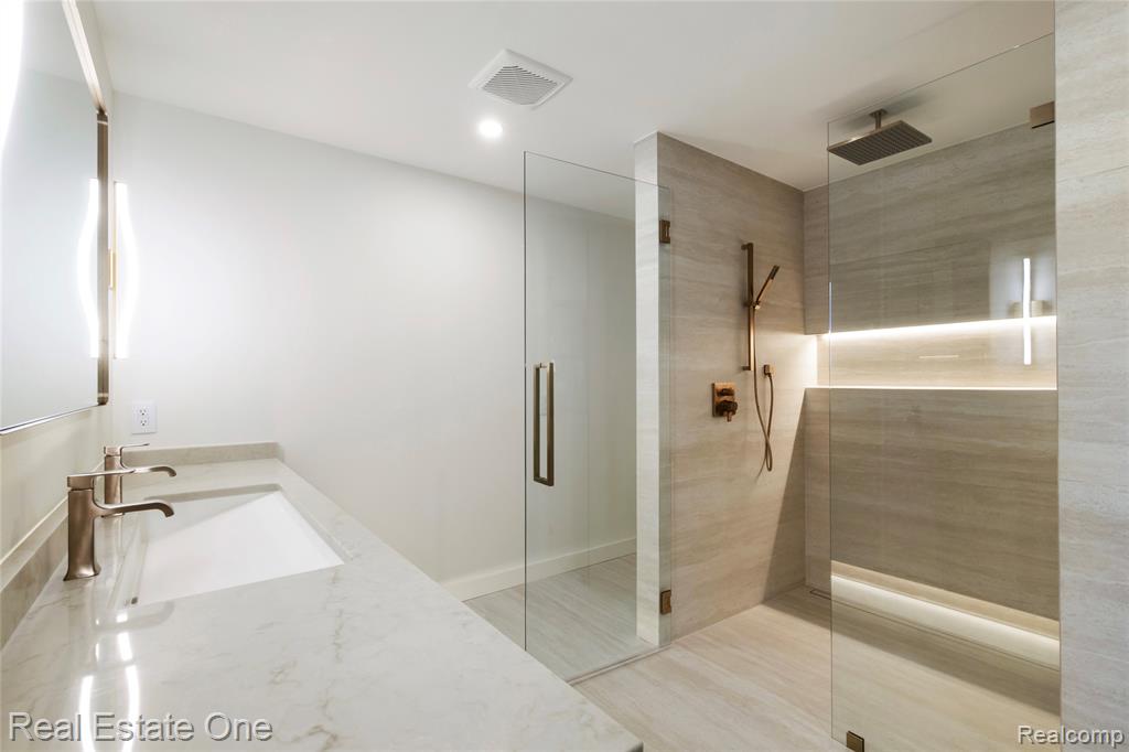 5584 N Adams Way, Bloomfield Hills, MI 48302 — Photo 33