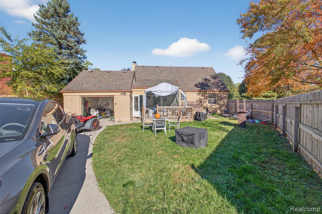 28025 Sunset Boulevard W, Lathrup Village, MI 48076 — Photo 29