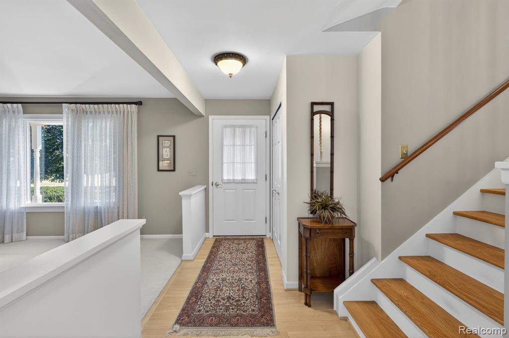 9144 Deer Park Court, Fenton, MI 48430 — Photo 10