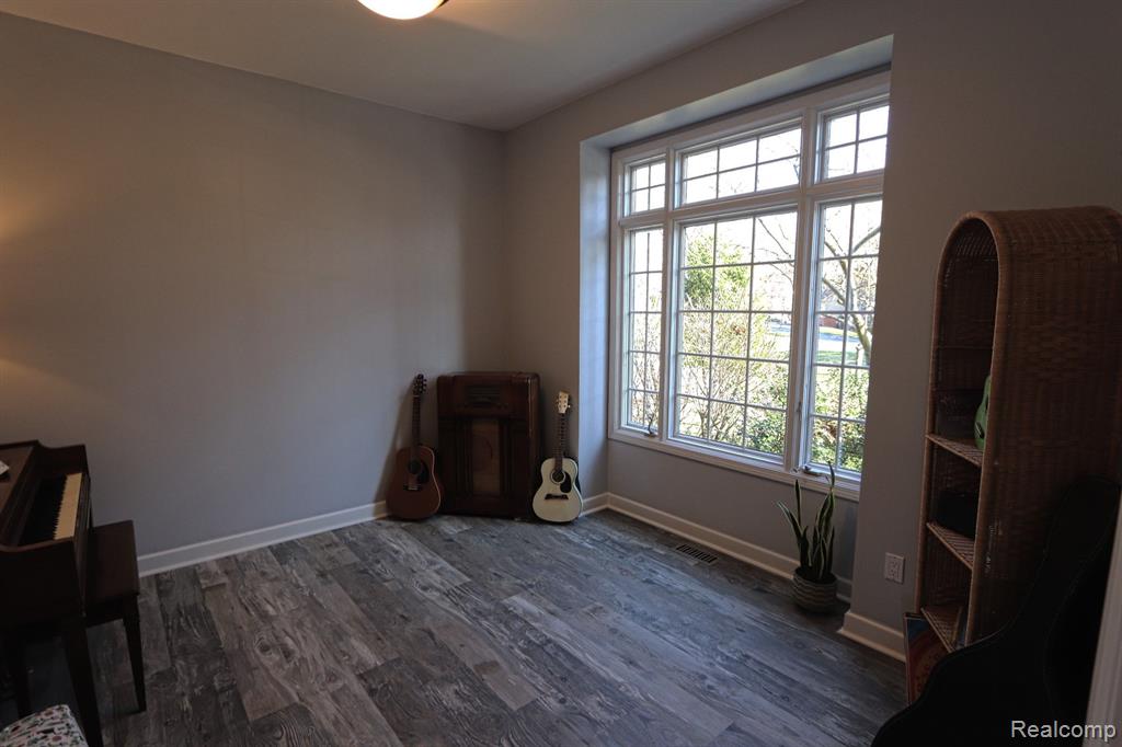 5470 HURON HILLS Drive, Commerce Twp, MI 48382 — Photo 17