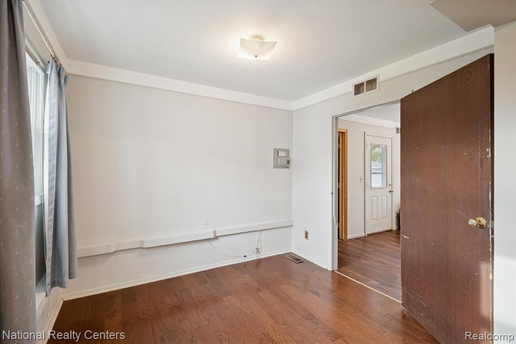 5644 Croissant Street, Dearborn Heights, MI 48125 — Photo 17