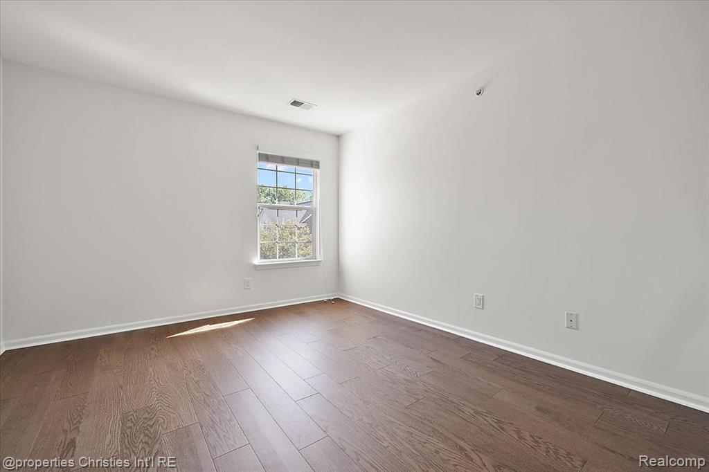 8204 Alexa Drive, Commerce Twp, MI 48390 — Photo 21