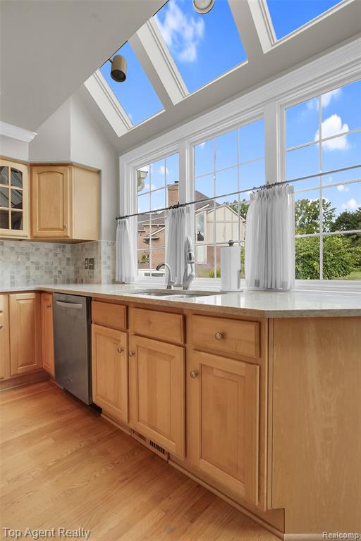 6369 Peach Tree Court, Rochester Hills, MI 48306 — Photo 17