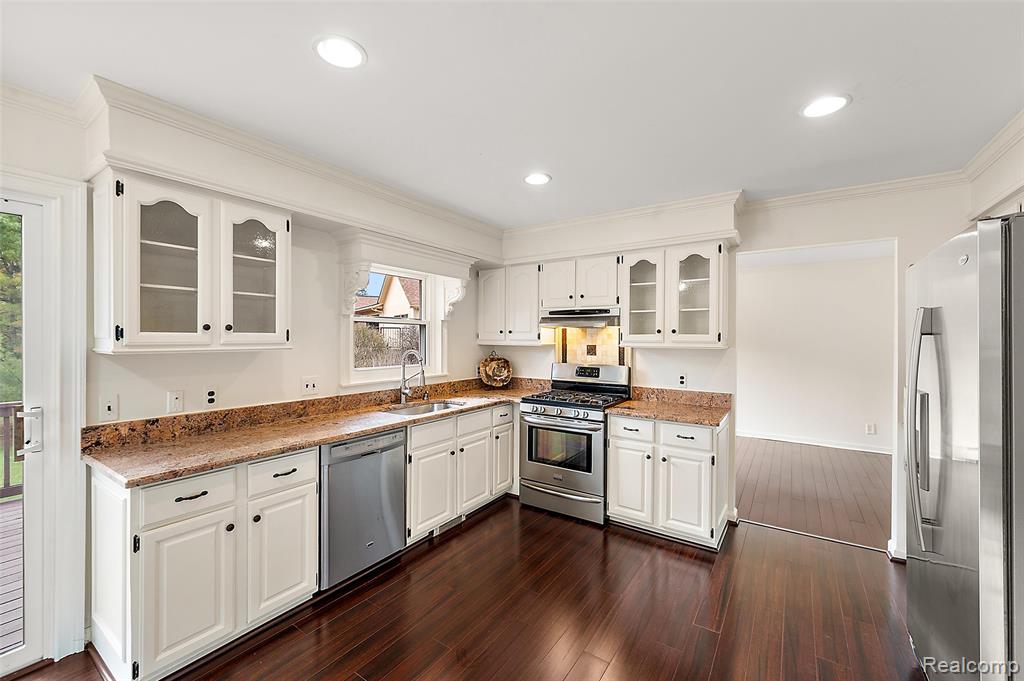 125 Cayuga Road, Lake Orion, MI 48362 — Photo 8