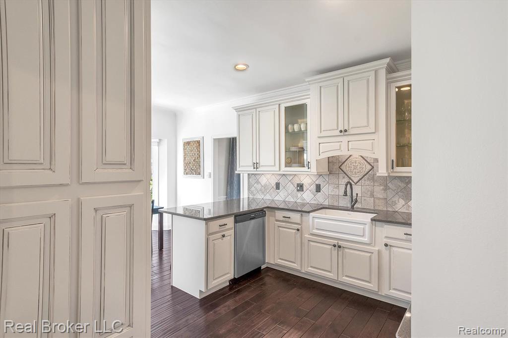 45169 MIDDLEBURY Lane, Canton, MI 48188 — Photo 17