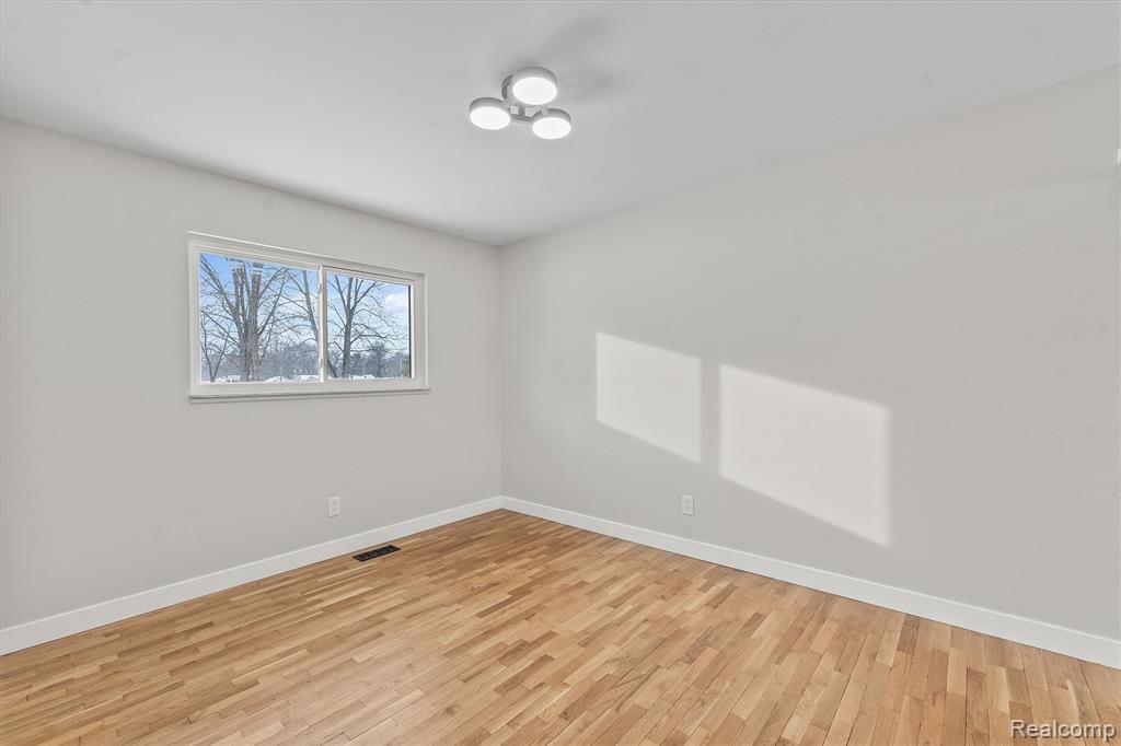5067 Paro Drive, Flint, MI 48506 — Photo 25