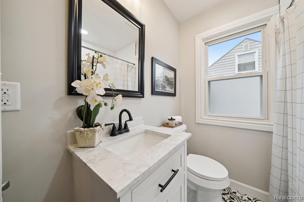 921 N EDGEWORTH Avenue, Royal Oak, MI 48067 — Photo 20