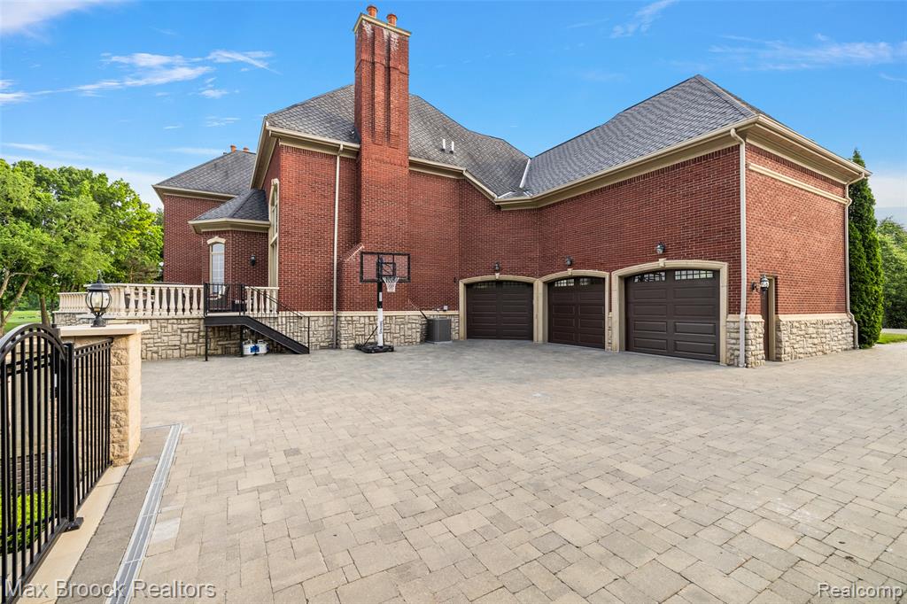 7428 Foxburg Court, Clarkston, MI 48348 — Photo 48