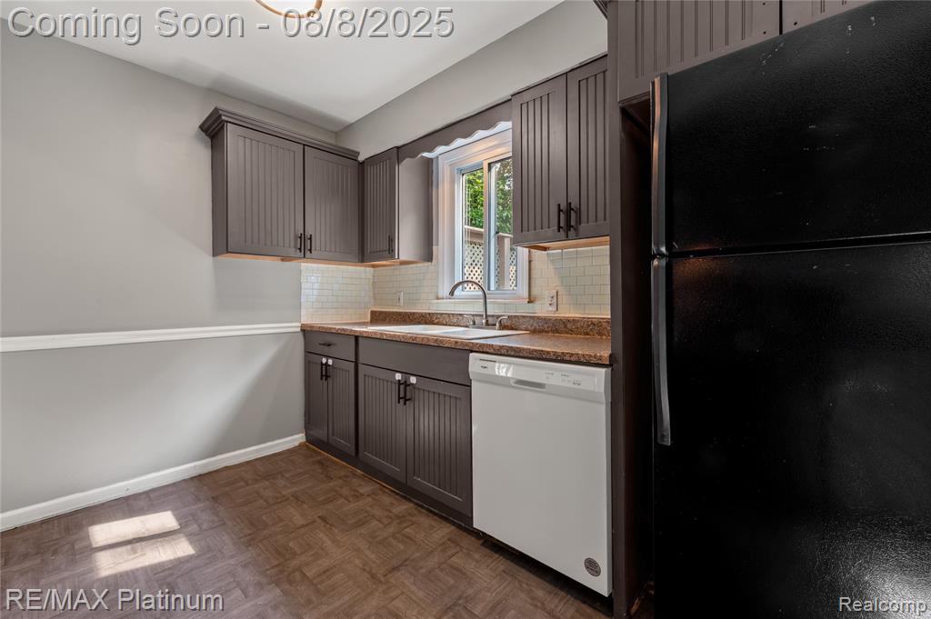 708 Elmwood Drive, Fenton, MI 48430 — Photo 15