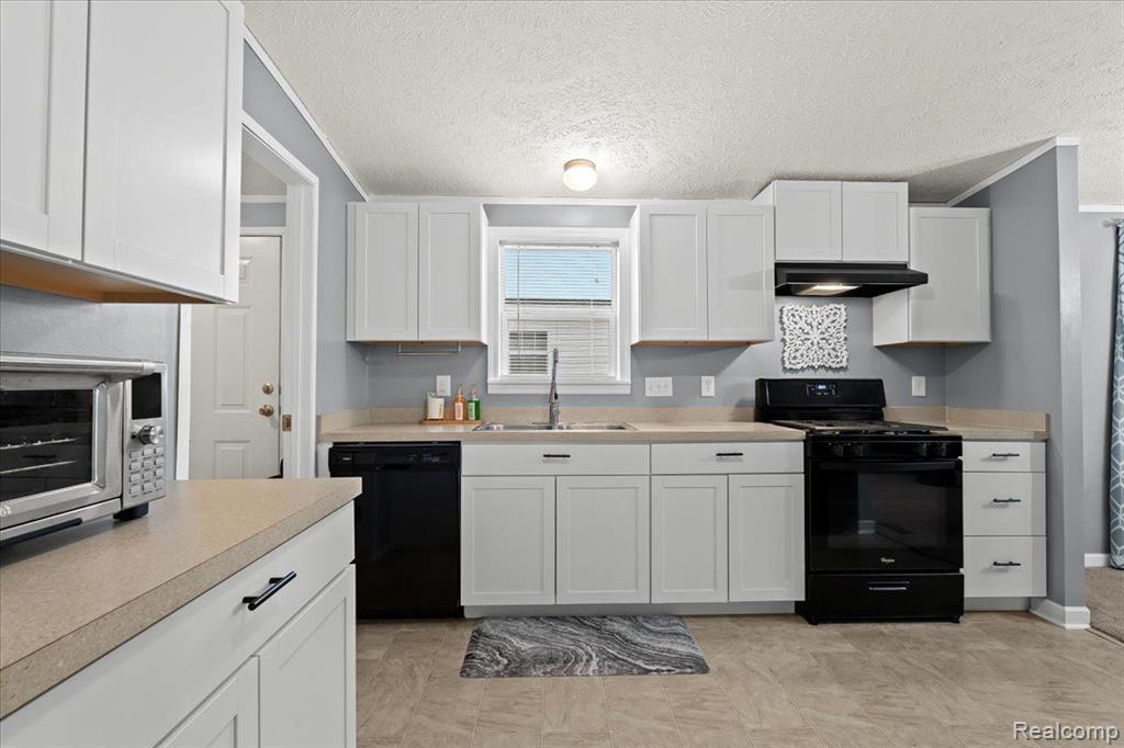 11198 SHADY GROVE, South Lyon, MI 48178 — Photo 10