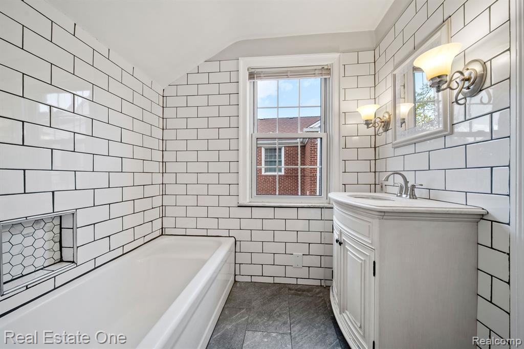 819 S HIGHLAND Street, Dearborn, MI 48124 — Photo 24