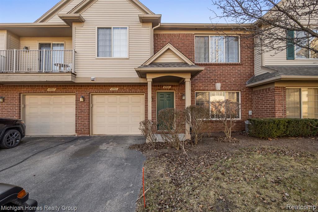 45521 HIDDEN VIEW, Utica, MI 48315 — Photo 2