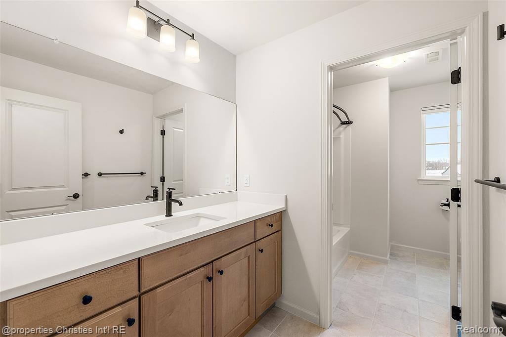 2436 Parkshore Drive, Commerce Twp, MI 48382 — Photo 39