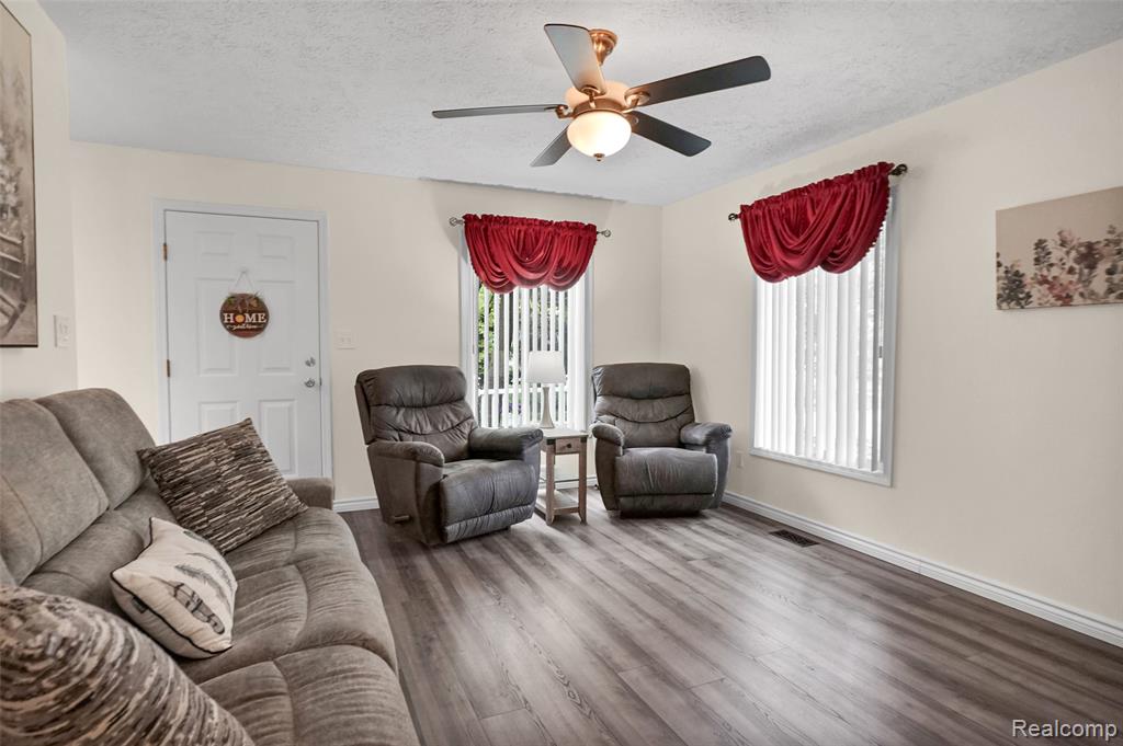 901 Ridge Road, Lake Orion, MI 48362 — Photo 33