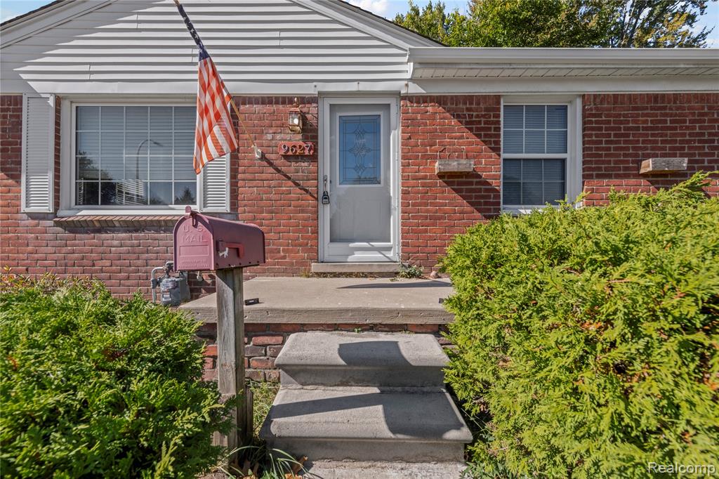 9627 Merriman Road, Livonia, MI 48150 — Photo 10