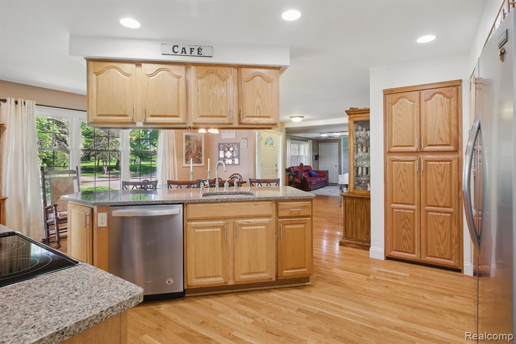4371 Waverly Drive, Waterford, MI 48329 — Photo 9