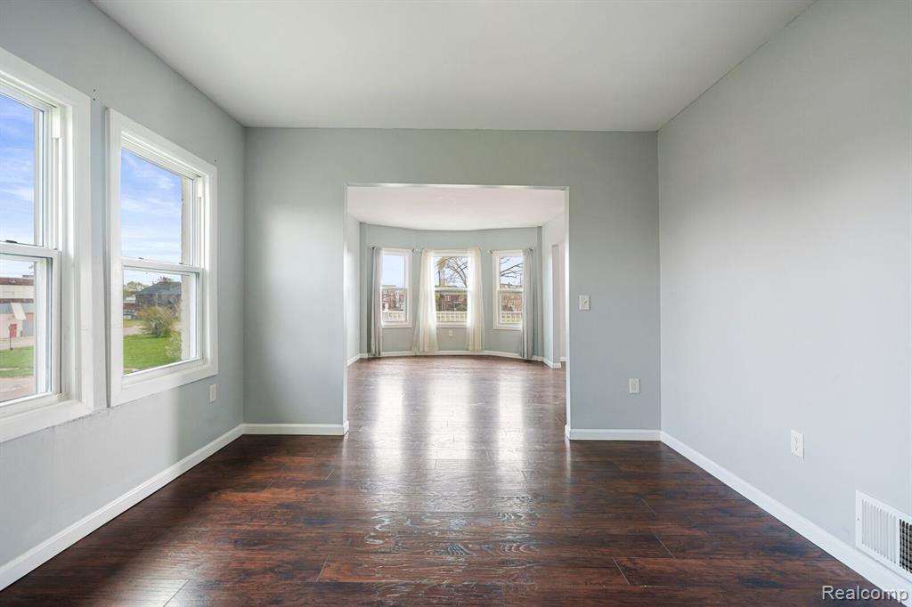 647 E BETHUNE Street, Detroit, MI 48202 — Photo 12