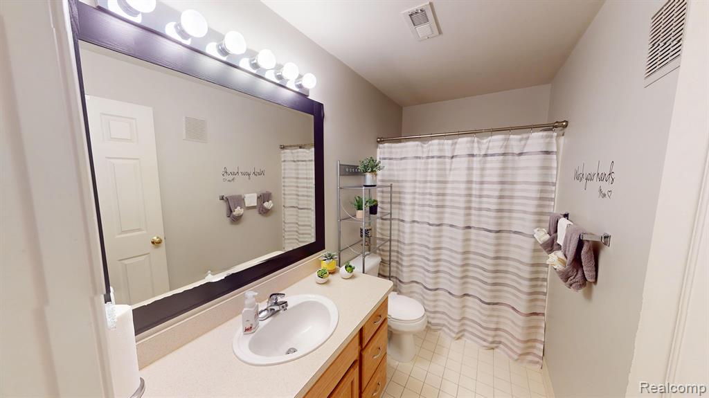 8109 ADDINGTON Drive, Commerce Twp, MI 48390 — Photo 35