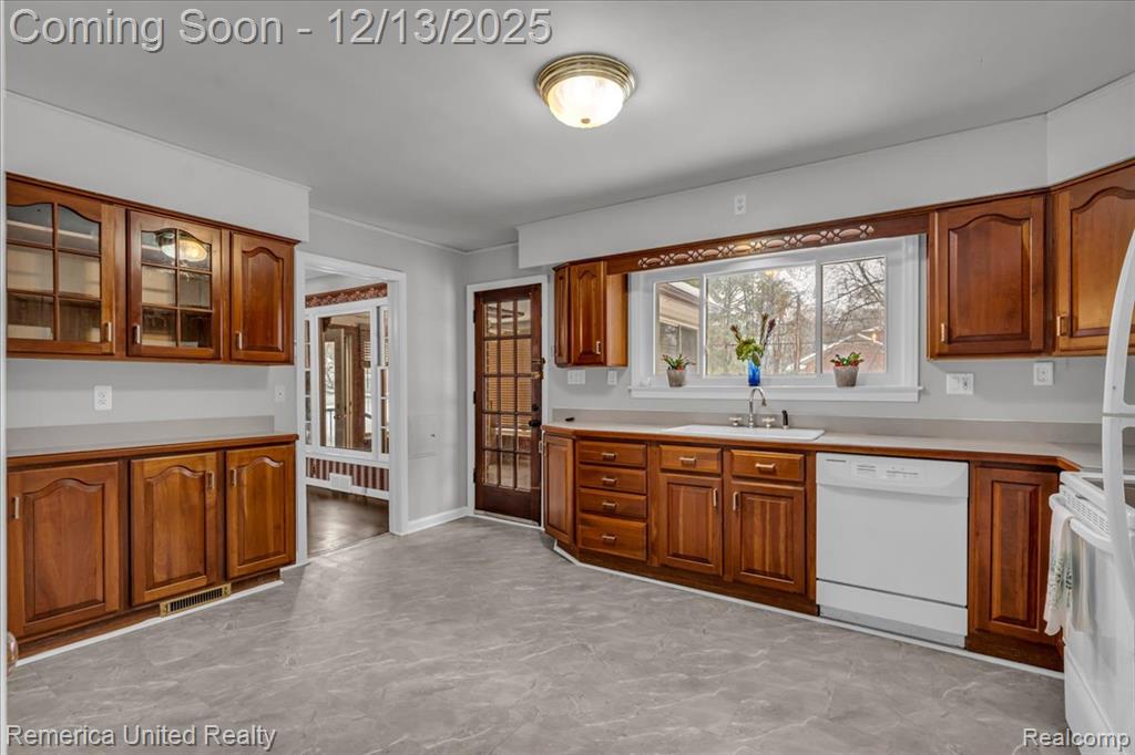 27510 California Drive SE, Lathrup Village, MI 48076 — Photo 7