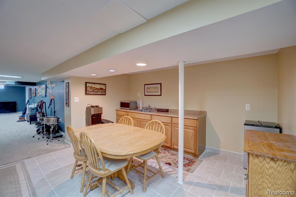 5760 LARKINS Drive, Troy, MI 48085 — Photo 26