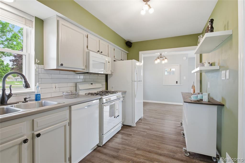 1271 E Barrett Avenue, Madison Heights, MI 48071 — Photo 12