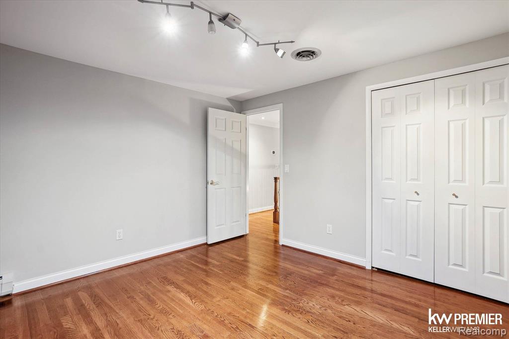 5584 Pembury Lane, West Bloomfield, MI — Photo 15