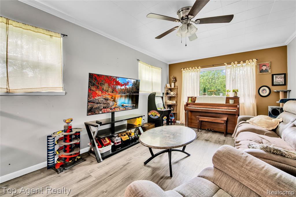 5648 Parkview Street, Newport, MI 48166 — Photo 6