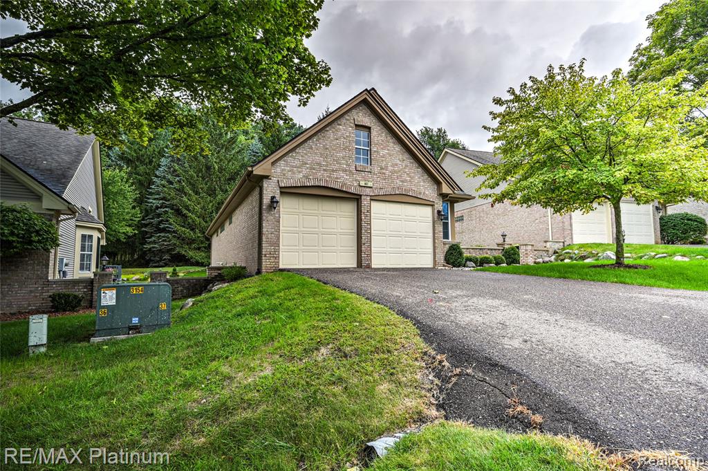 807 Whisperwood Drive, 70, Fenton, MI 48430 — Photo 3