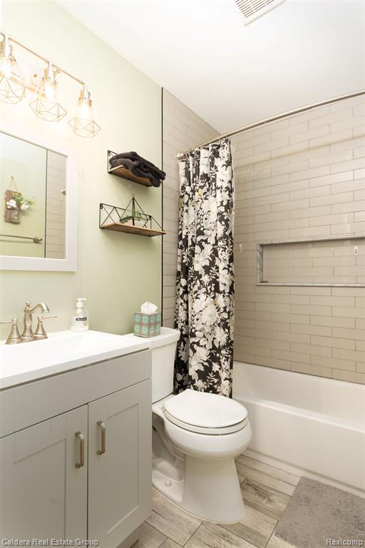 41024 Paign Drive Drive, Sterling Heights, MI 48313 — Photo 18