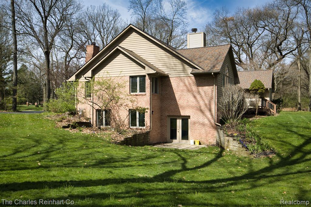 8494 CEDAR HILLS Drive, Dexter, MI 48130 — Photo 2