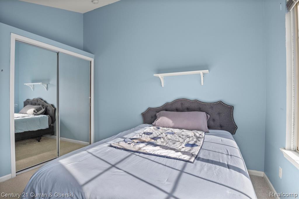 5725 VERSAILLES Avenue, Ann Arbor, MI 48103 — Photo 17